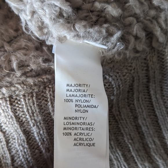 Kensi Fuzzy Vest - Picture 8 of 8